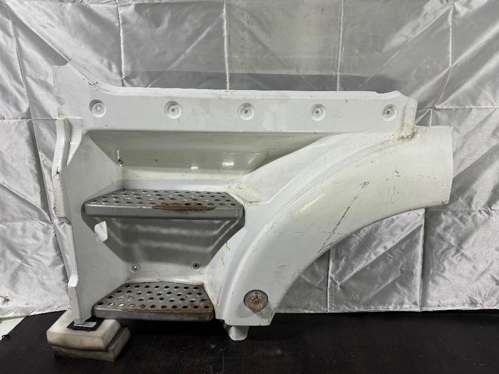 подножка MAN TGX 1 поколение 2012, 81615100833 - фото №1