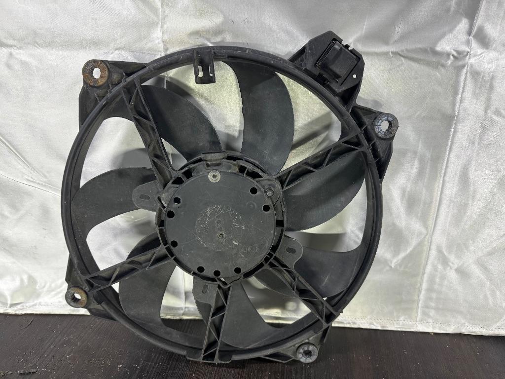 вентилятор радиатора Renault Megane 3 поколение 2012, 214812415R - фото №1