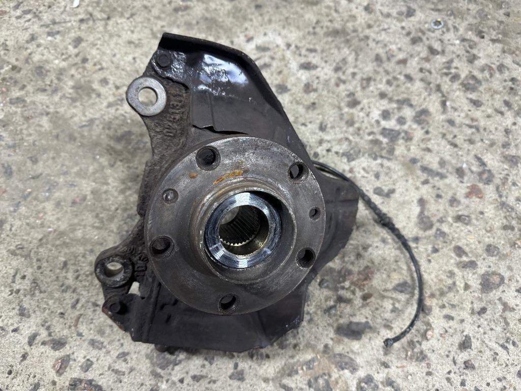 кулак поворотный левый Peugeot Boxer 2 поколение 2012, 3646A4 - фото №1