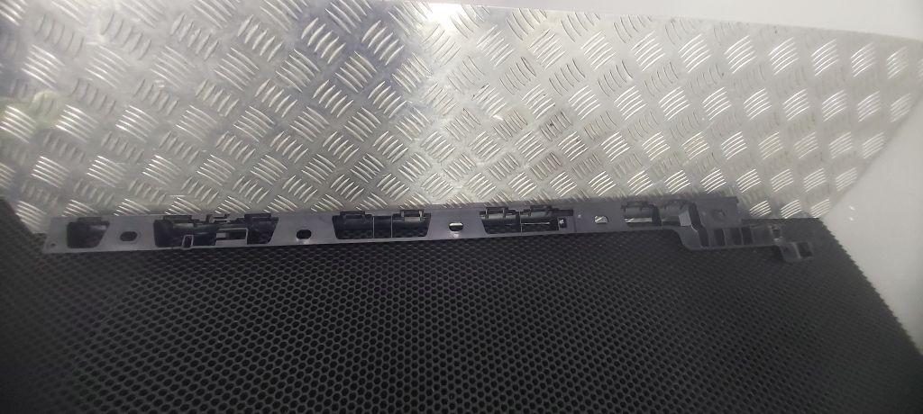 кронштейн (крепление) Porsche Macan 1 поколение 2018, 95B853558B - фото №1