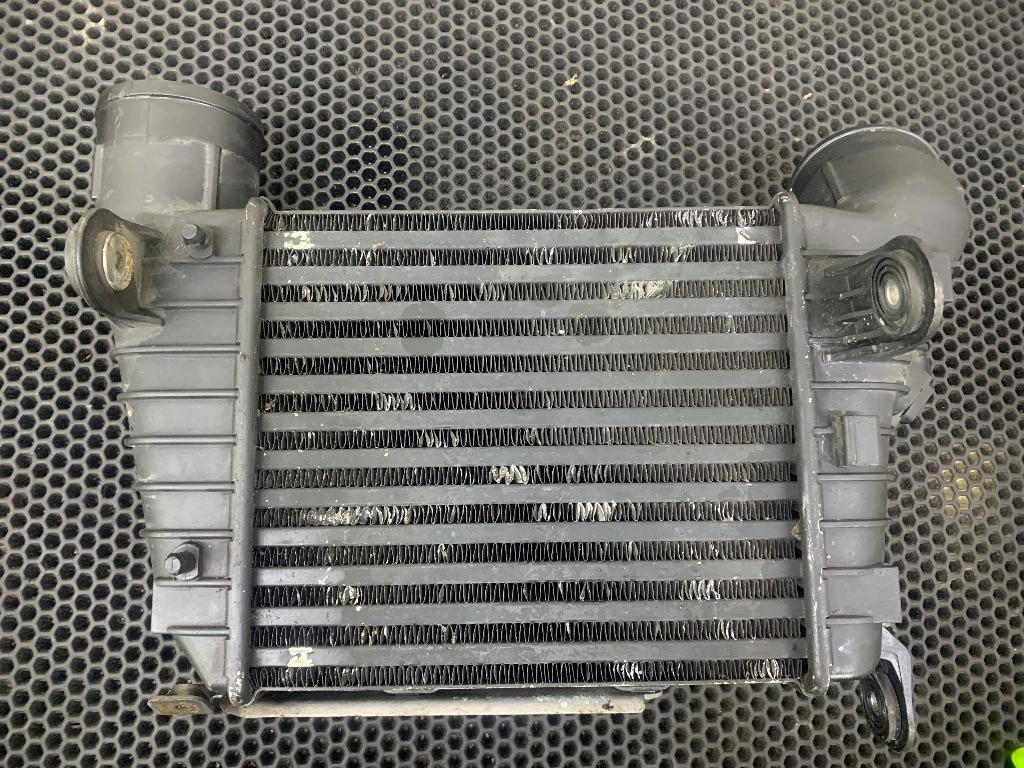 интеркулер Bentley Flying Spur 2 поколение 2015, 3W0145803E - фото №1