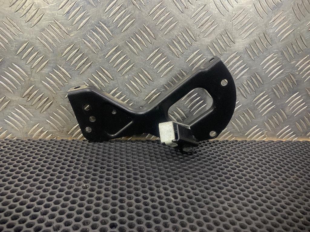 кронштейн (крепление) Bentley Flying Spur 2 поколение 2015, 3D2805301 - фото №1