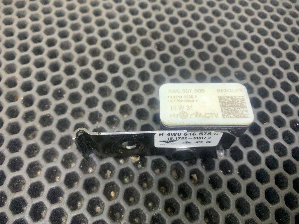 датчик ускорения Bentley Flying Spur 2 поколение 2015, 4W0907508 - фото №1