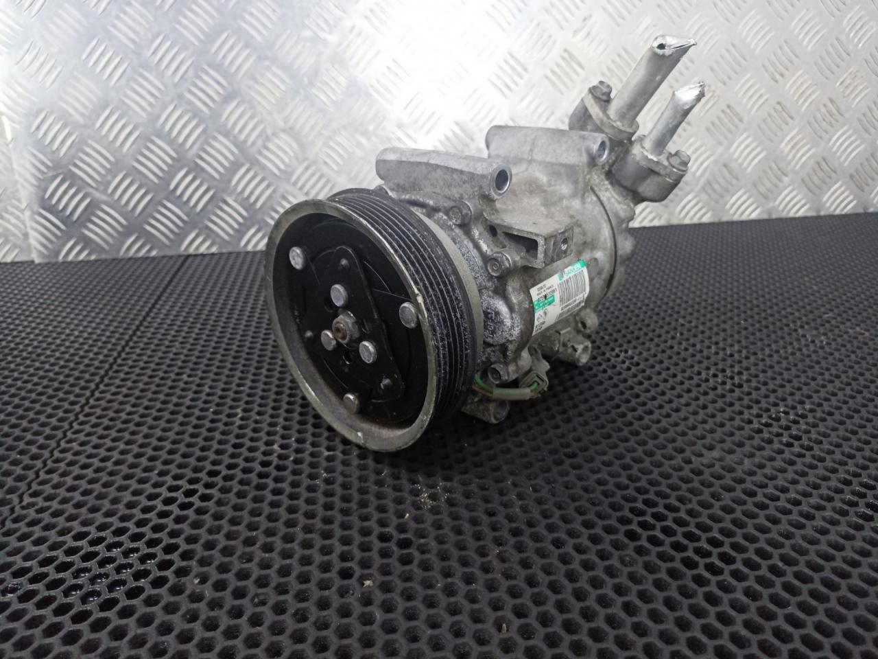 компрессор кондиционера Renault Clio 3 поколение 2007, 8200953359 - фото №1