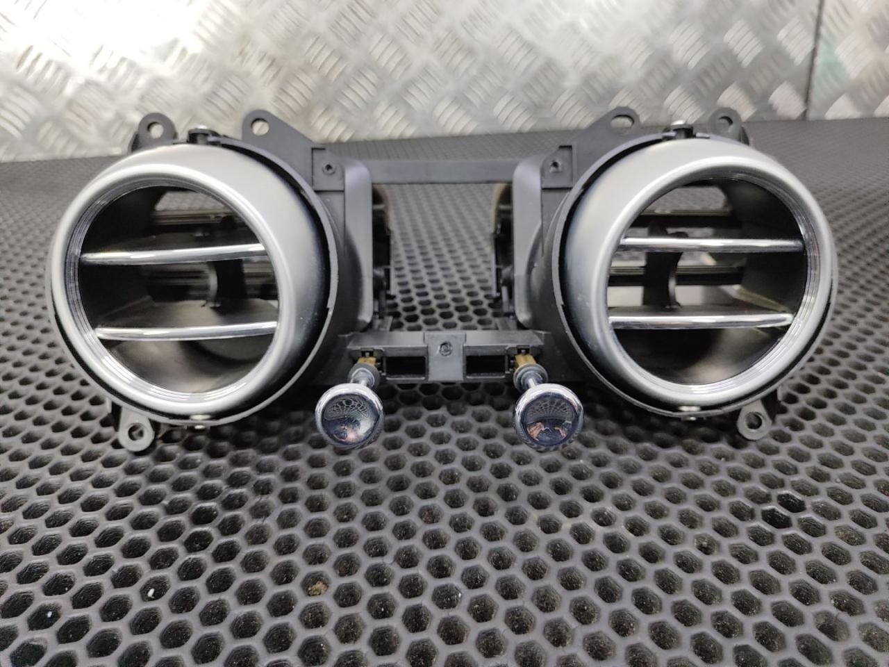 дефлектор обдува салона Bentley Flying Spur 2 поколение 2017, 6.0 л., 3W0819359 - фото №1