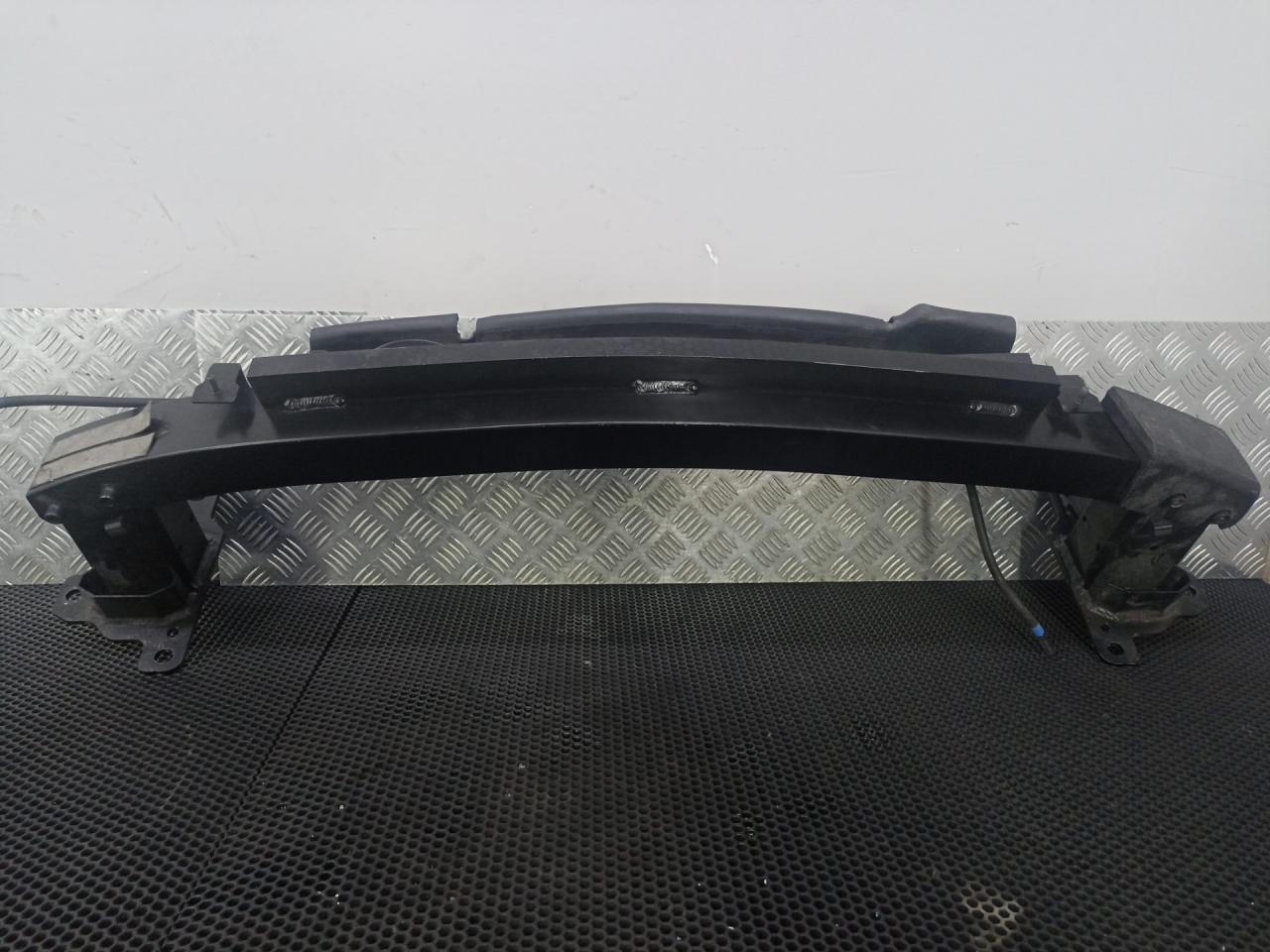 усилитель бампера переднего Bentley Flying Spur 2 поколение 2017, 4W0807105, 4W0121281 - фото №1