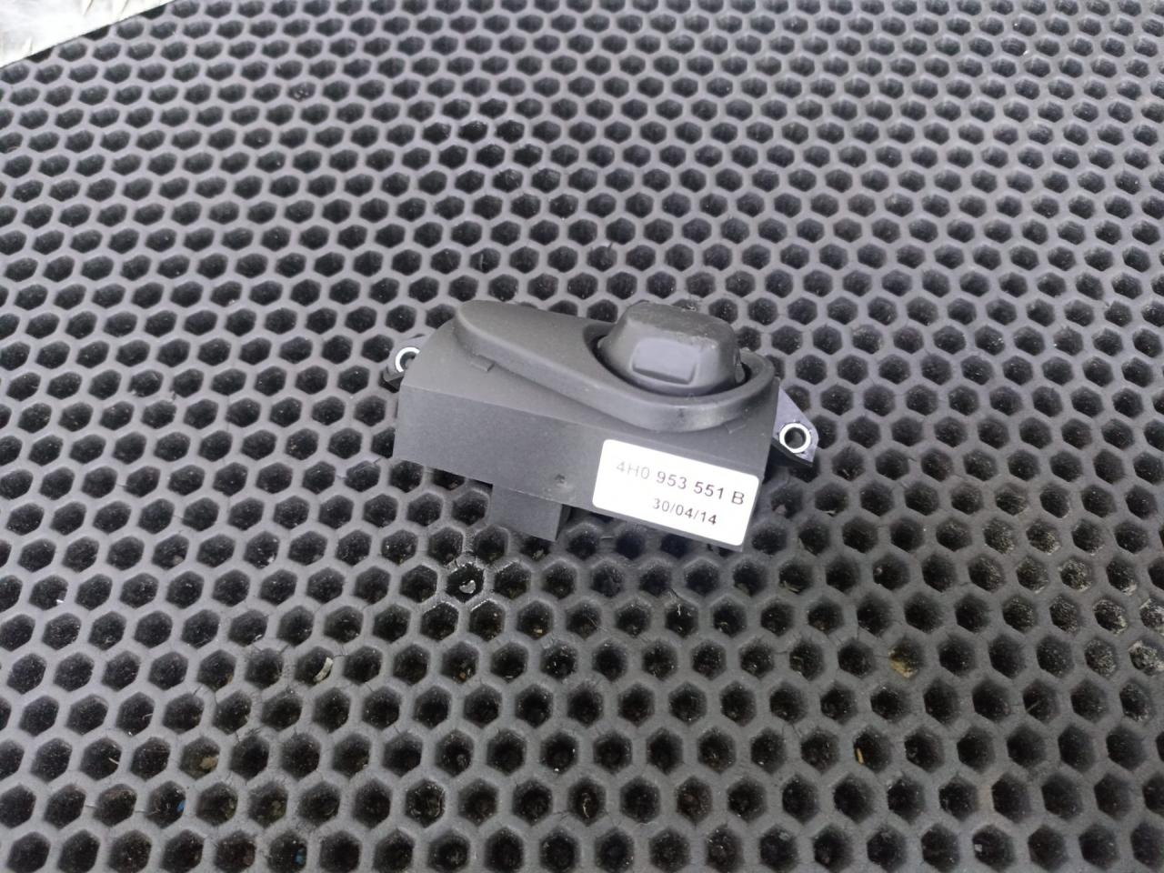 Блок управления рулевой колонки Volkswagen Touareg 2 поколение 2014, 4H0953551B - фото №1