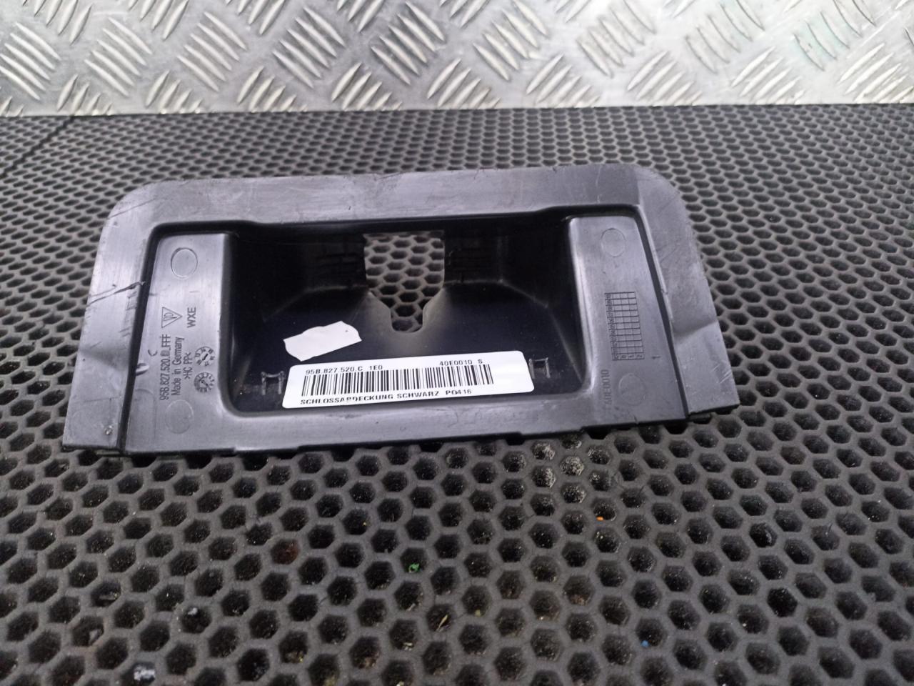 обшивка багажника Porsche Macan 1 поколение 2016, 95B827520C - фото №1