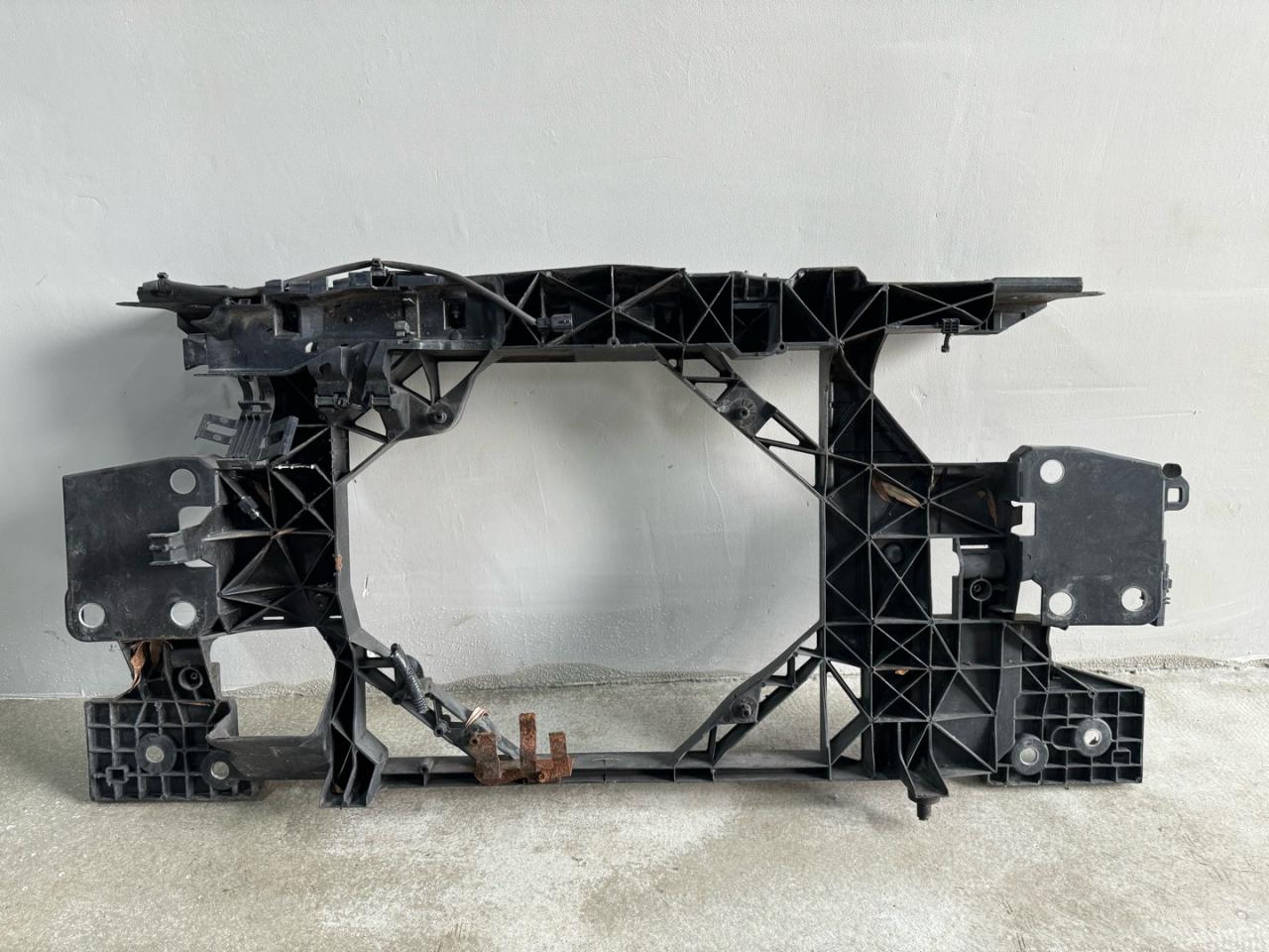 передняя панель крепления облицовки (телевизор) Renault Megane 3 поколение 2011, 752100004R - фото №1