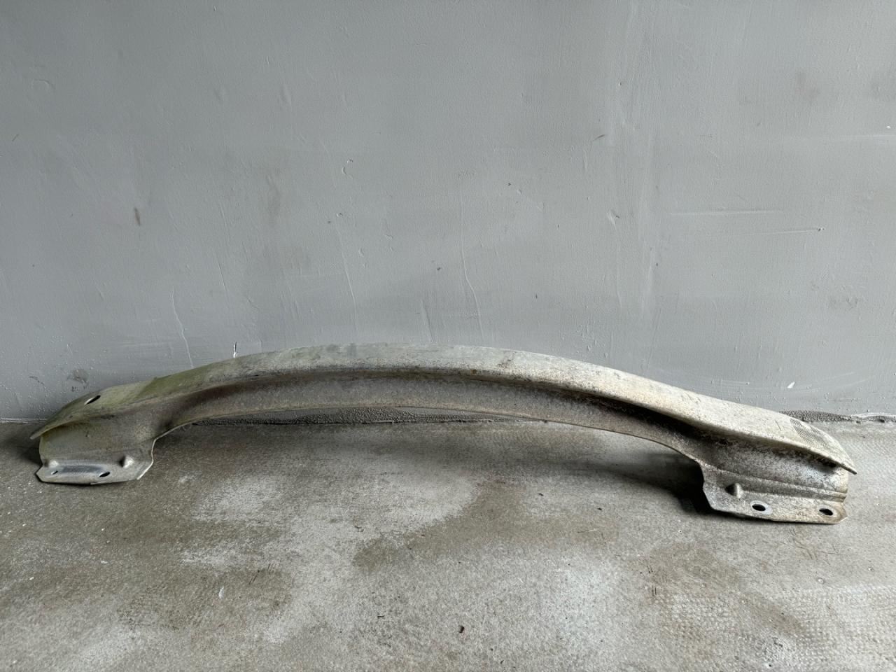 усилитель бампера переднего Renault Laguna 3 поколение 2009, 752100002R - фото №1