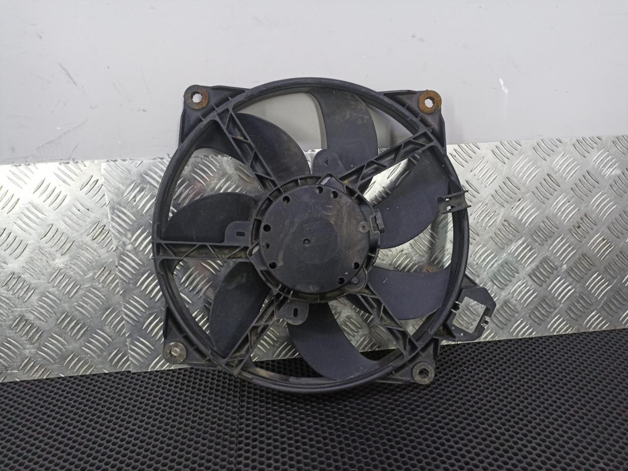 вентилятор радиатора Renault Scenic 3 поколение 2010, 214812415R - фото №1