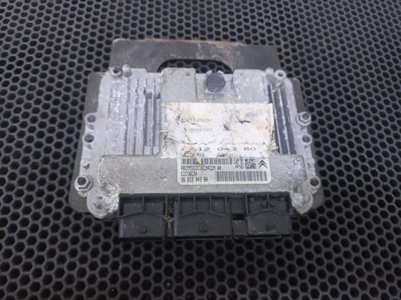 блок управления двигателем Citroen C4 1 поколение 2008, 96661204380 - фото №1