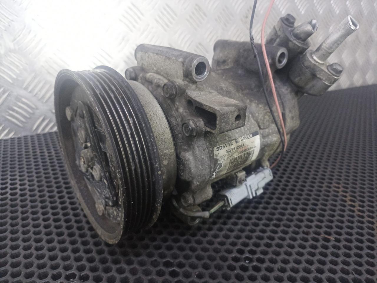компрессор кондиционера Renault Clio 3 поколение 2007, 8200953359 - фото №1