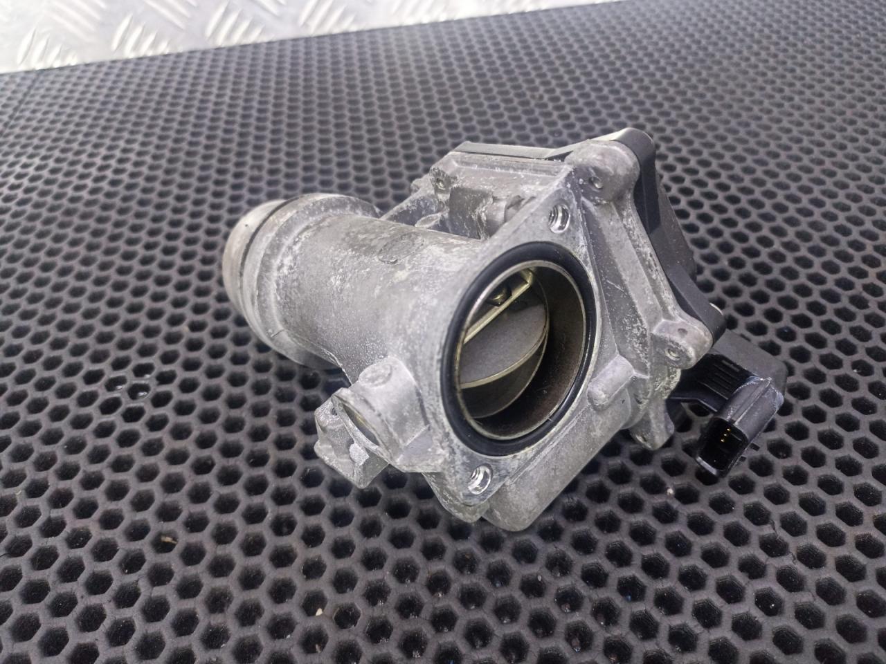 заслонка дроссельная Renault Duster 1 поколение 2015, 8200614985 - фото №1