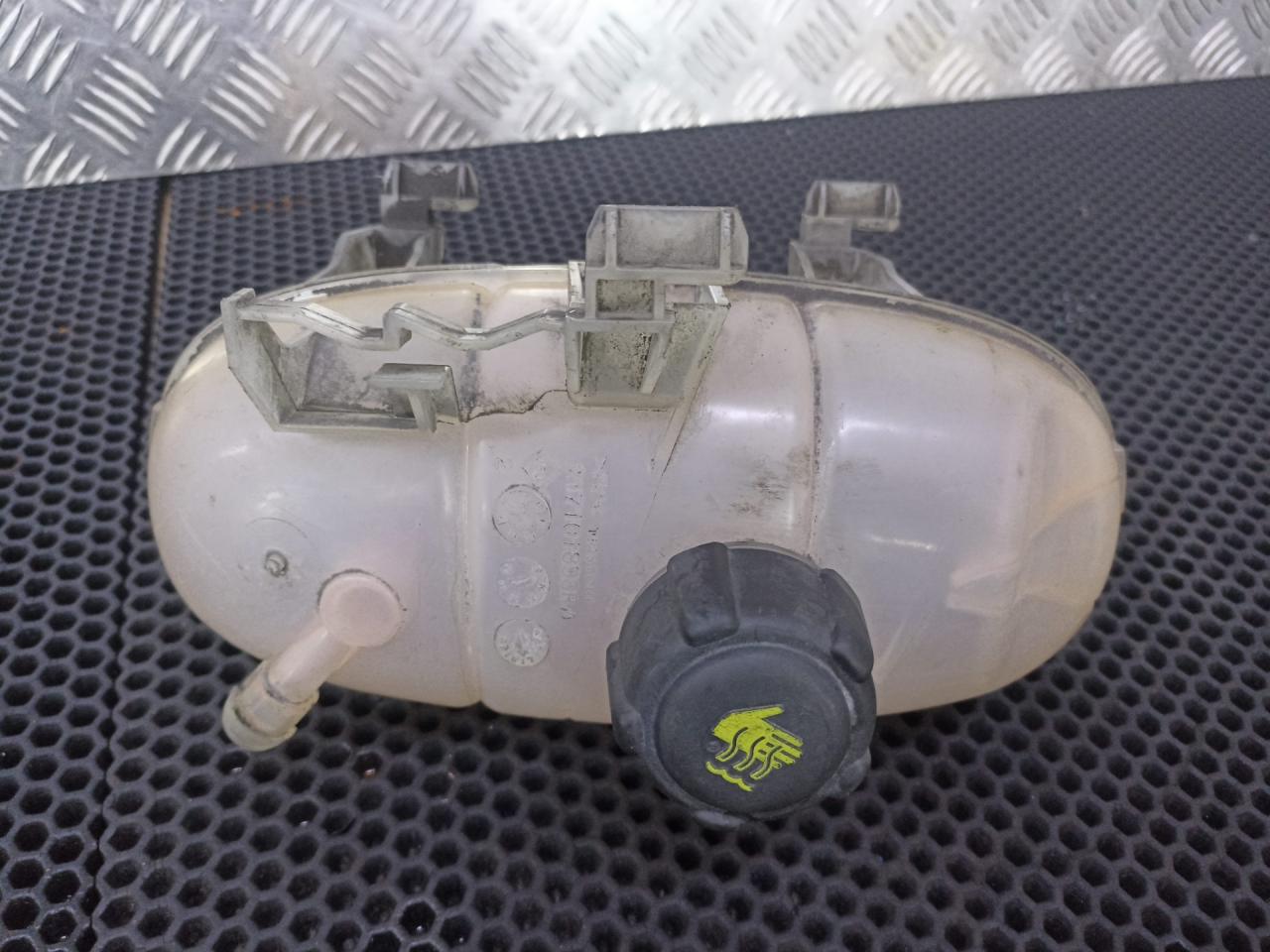 бачок расширительный Renault Trafic 3 поколение 2016, 217101893R - фото №1