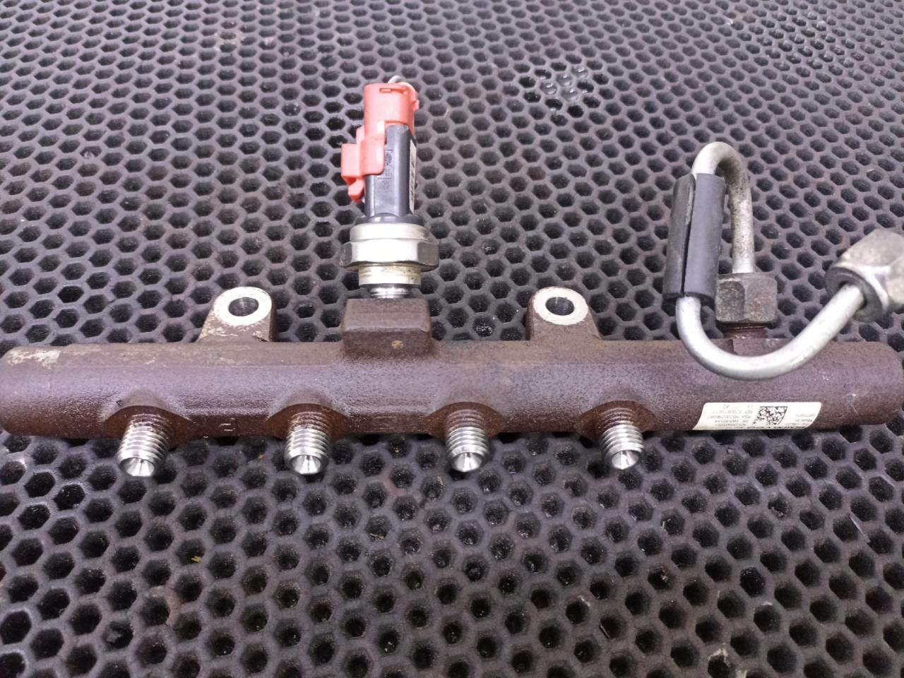 топливная рампа Renault Megane 3 поколение 2012, 8200815617, H8200296867 - фото №1