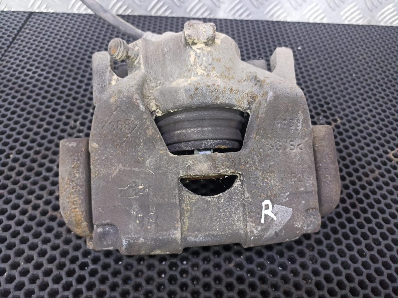 суппорт передний правый Renault Scenic 3 поколение 2012, 410010001R - фото №1