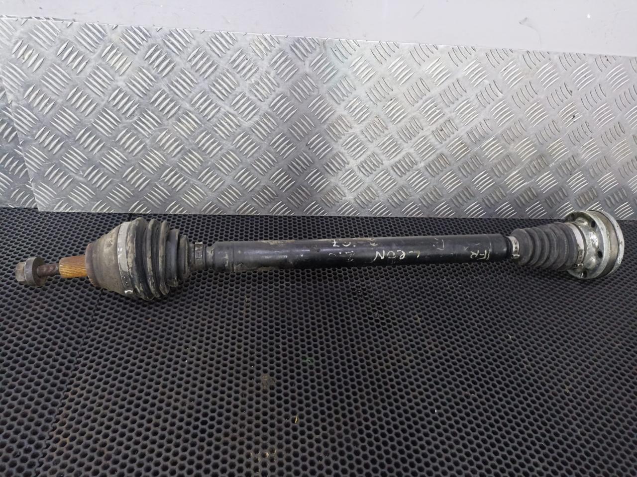 полуось передняя правая (приводной вал, ШРУС) SEAT Leon 2 поколение 2009, 1K0407 - фото №1