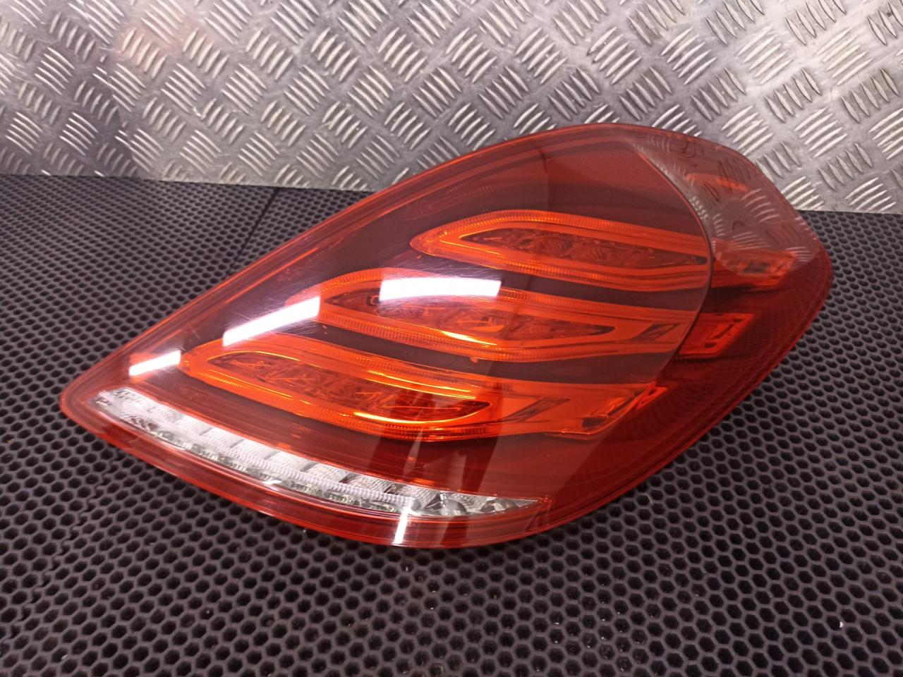 фонарь задний правый Mercedes-Benz S-Класс W222/C217/A217 2014, A2229065501 - фото №1