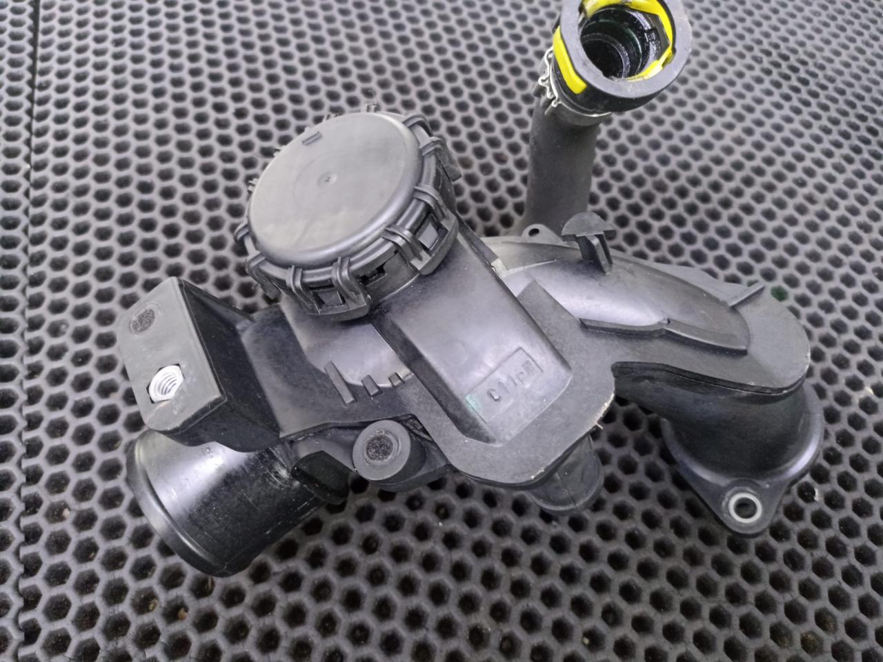 трубка системы рециркуляции EGR Renault Clio 3 поколение 2008, 8200879750, 8200323338 - фото №1