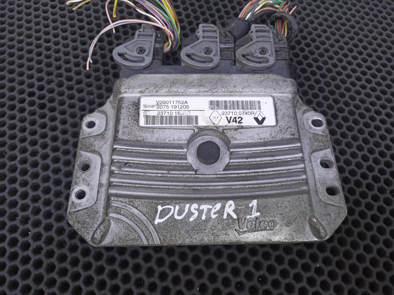 блок управления двигателем Renault Duster 1 поколение 2012, 237100740R, 237101830R - фото №1