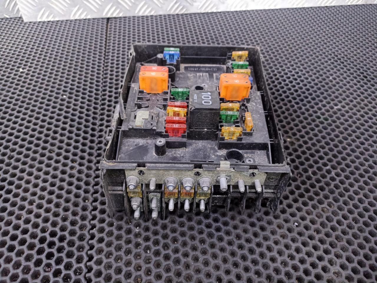 блок предохранителей Volkswagen Caddy 3 поколение 2007, 1K0937125A - фото №1