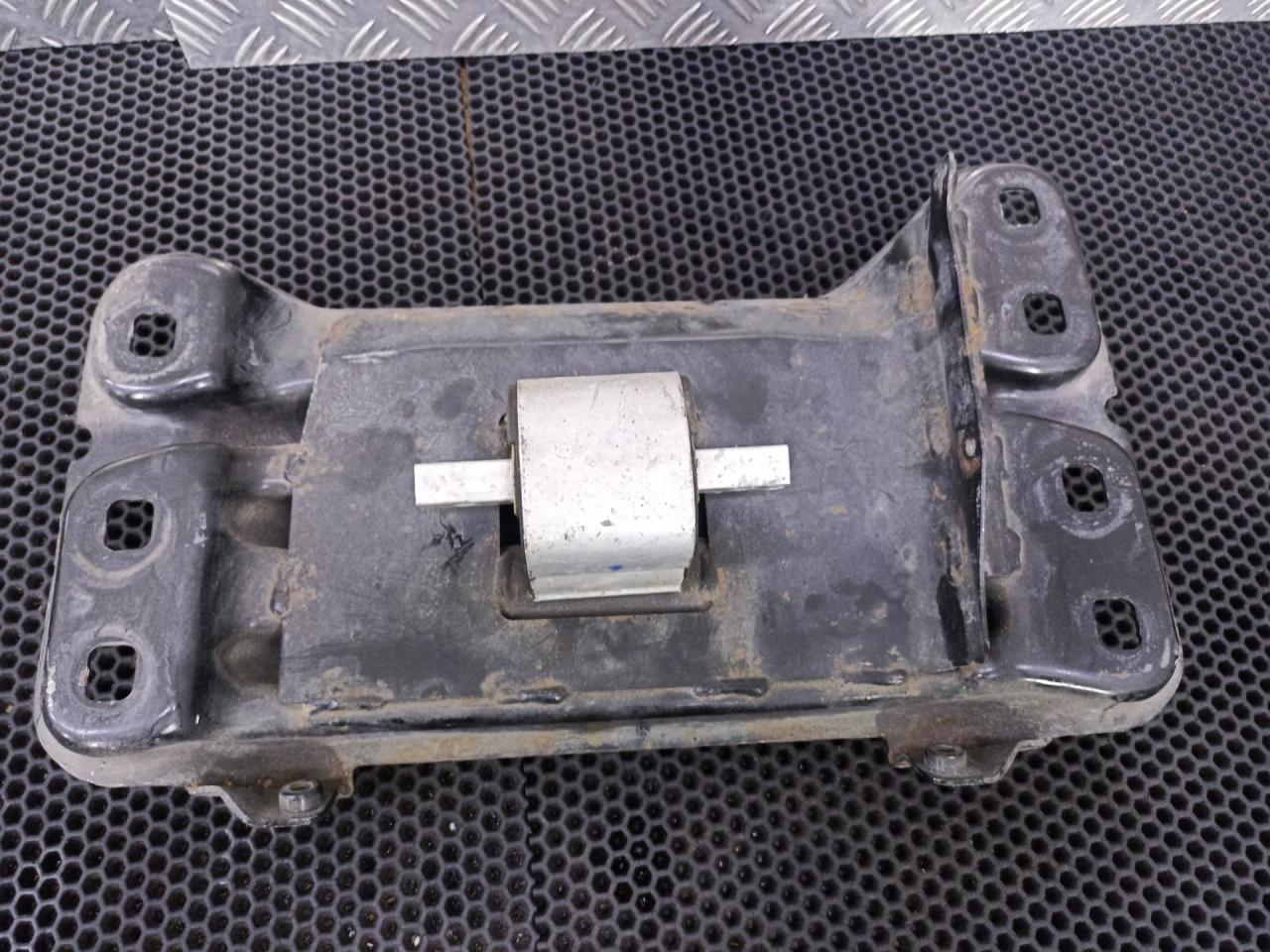 кронштейн КПП Mercedes-Benz S-Класс W222/C217/A217 2016, 3.0 л., M 276.824, бензин, A2222401802 - фото №1