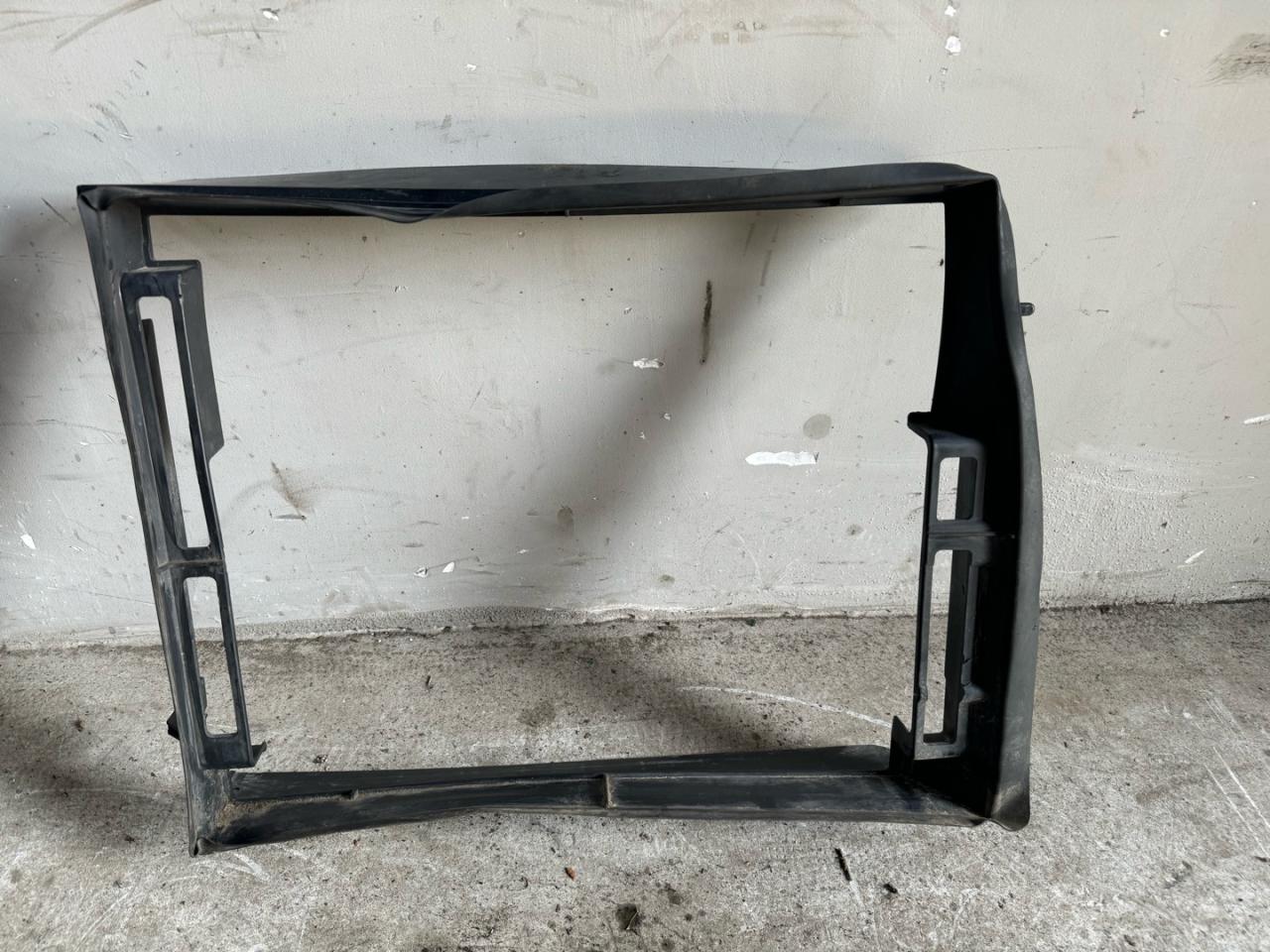 воздуховод (дефлектор) радиатора Renault Scenic 4 поколение 2017, 214177766 - фото №1