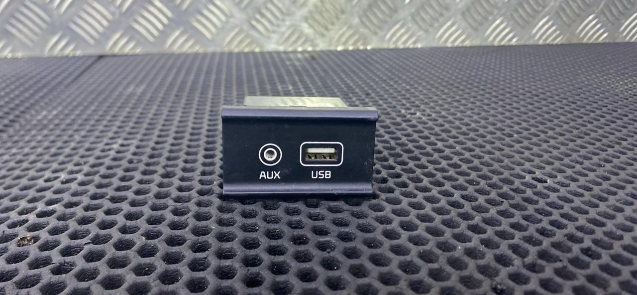 блок управления USB Kia Sorento 3 поколение (2015 - 2018), 96120C5100 - фото №1