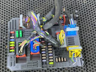 блок предохранителей Peugeot 3008 2 поколение (2017 - 2026), 9832880290-00