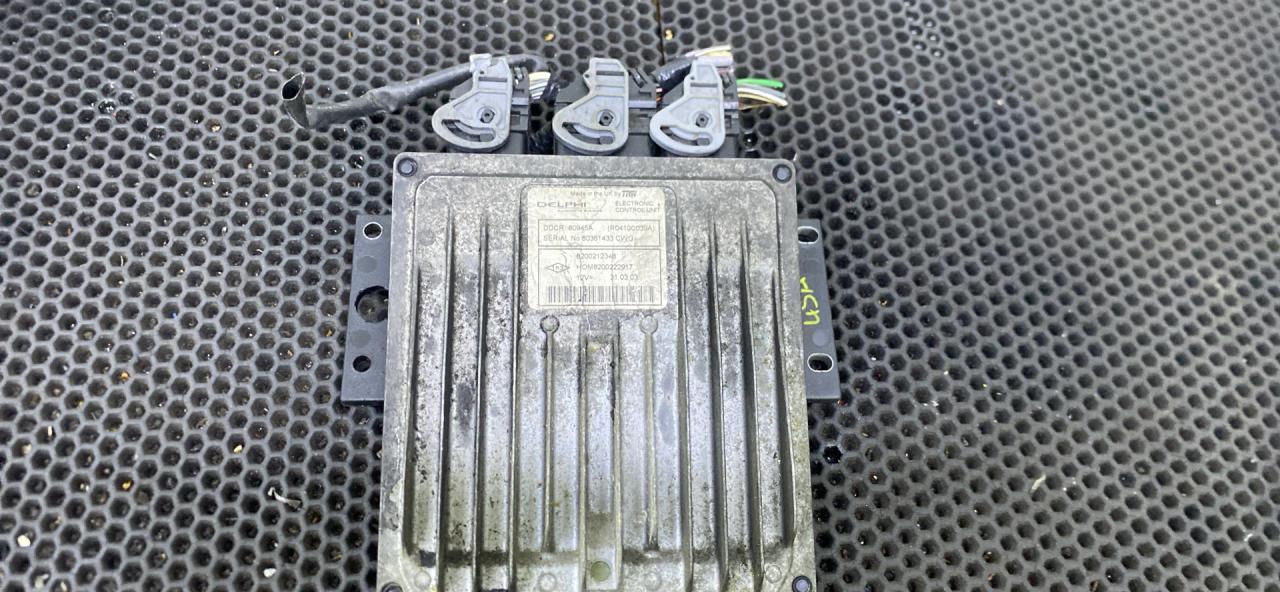 блок управления двигателем Renault Clio 2 поколение (1998 - 2002), 8200212348 - фото №1