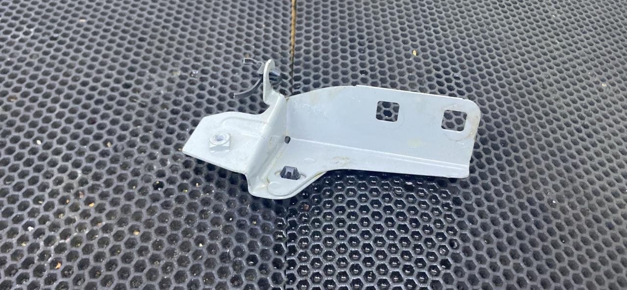 кронштейн (крепление) Renault Kadjar 1 поколение 2016, 260922335R - фото №1