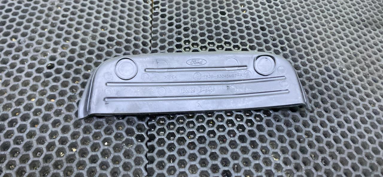 пластик Ford Mustang 6 поколение S550, FR3B63045M97-A - фото №1