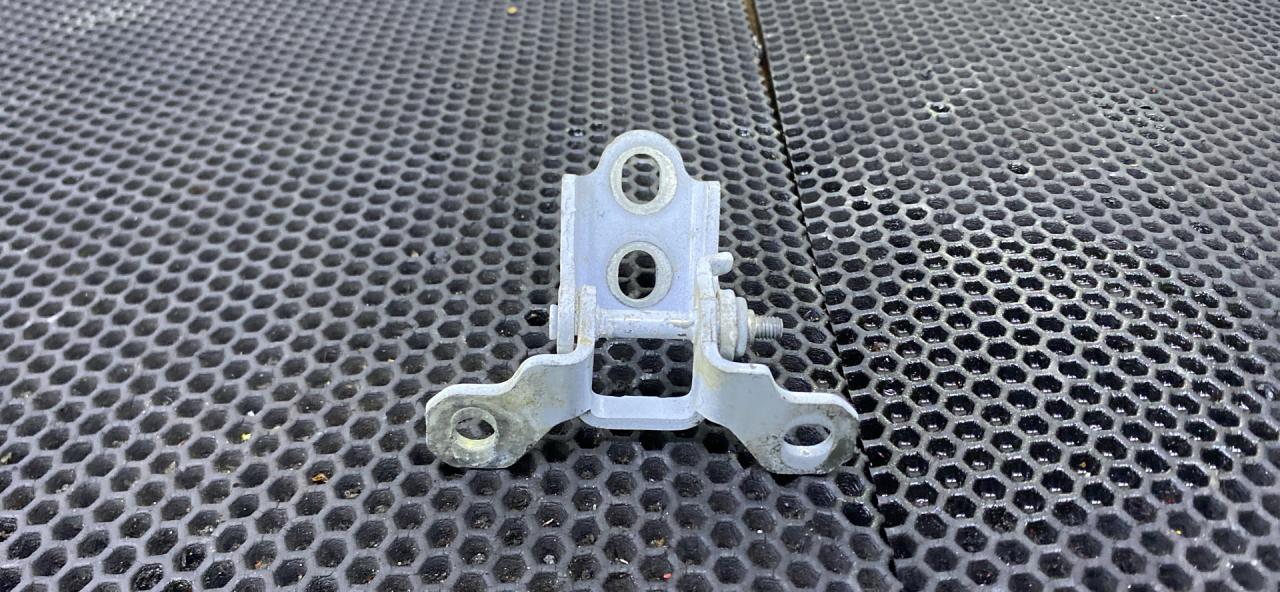 петля двери Renault Megane 4 поколение (2016 - 2020), ES715057R - фото №1