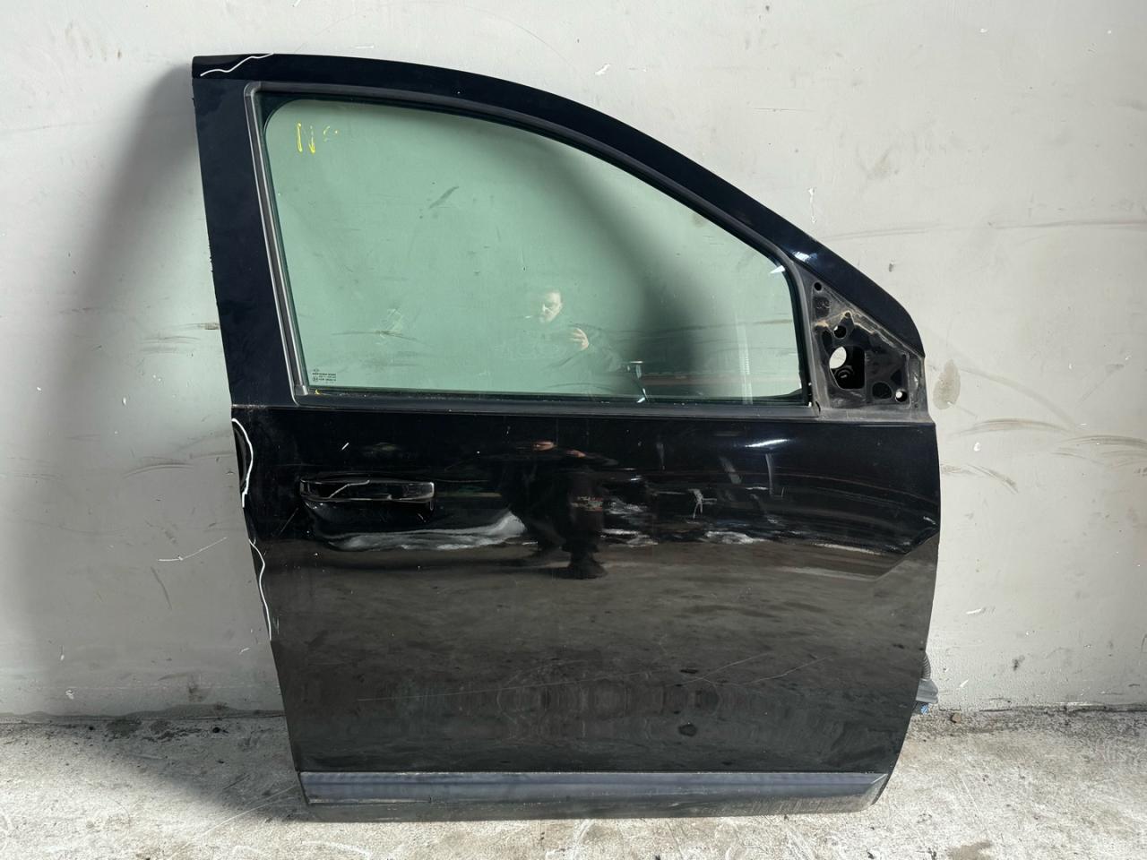 дверь передняя правая Dacia Lodgy 1 поколение 2013 - фото №1