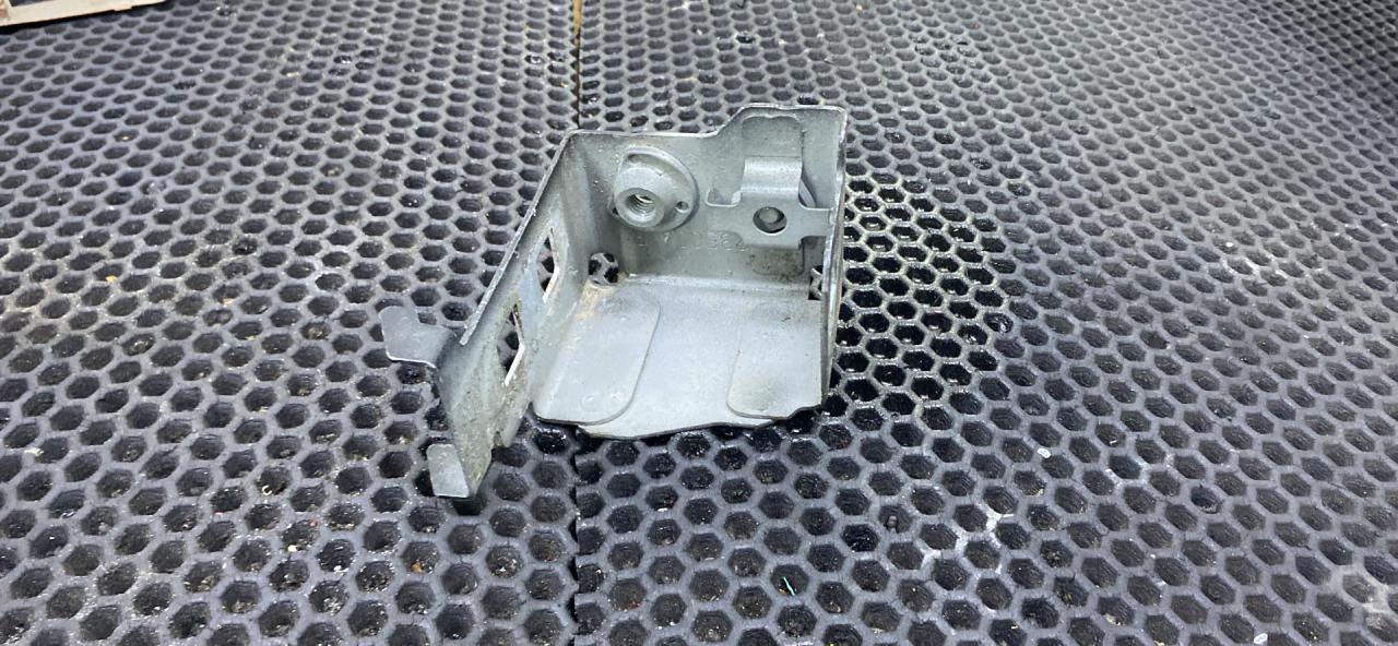 кронштейн (крепление) Renault Scenic 4 поколение (2016 - 2020), 2350041R - фото №1