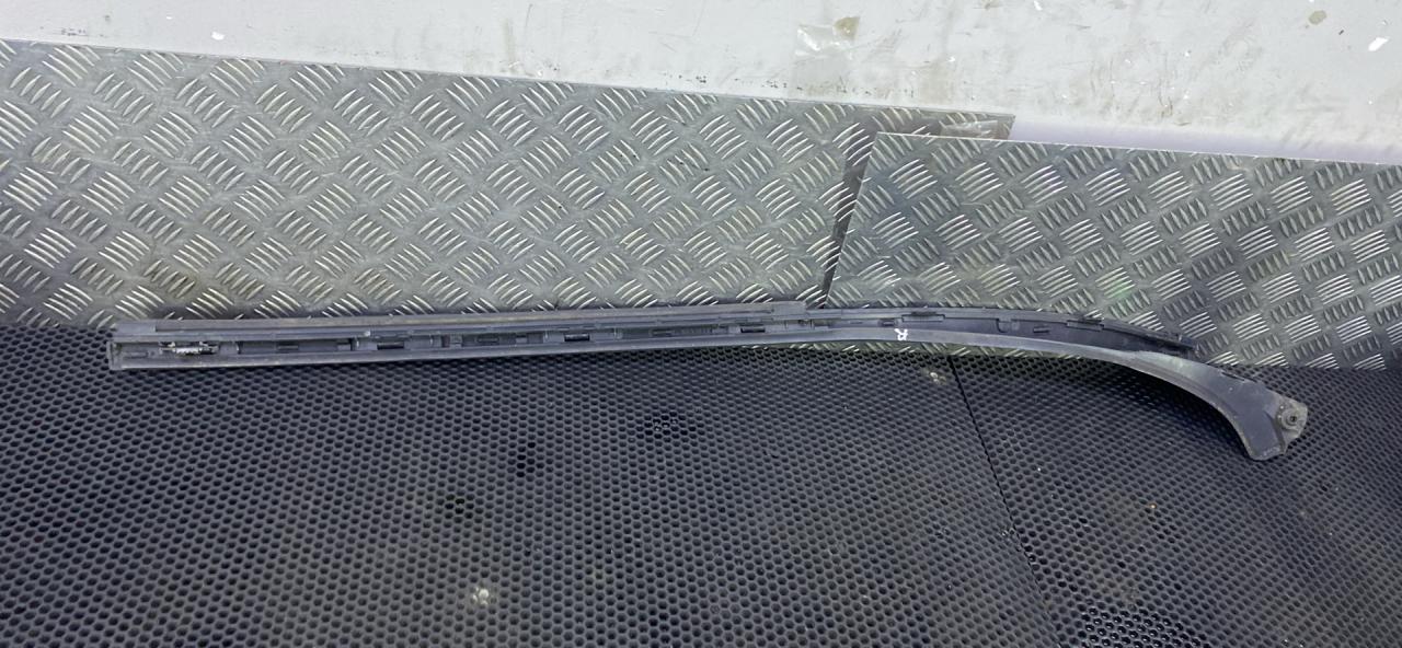 молдинг лобового стекла Renault Trafic 3 поколение 2015, 727608750R - фото №1