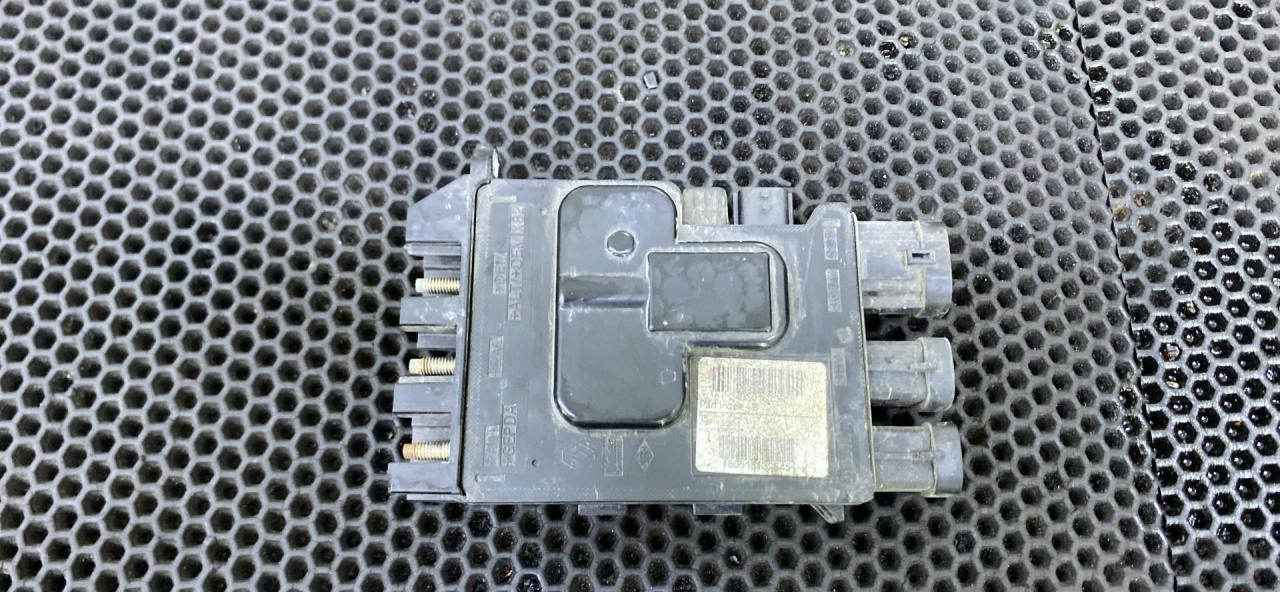 Блок управления аккумулятором Renault Trafic 3 поколение 2014, 243501820R - фото №1