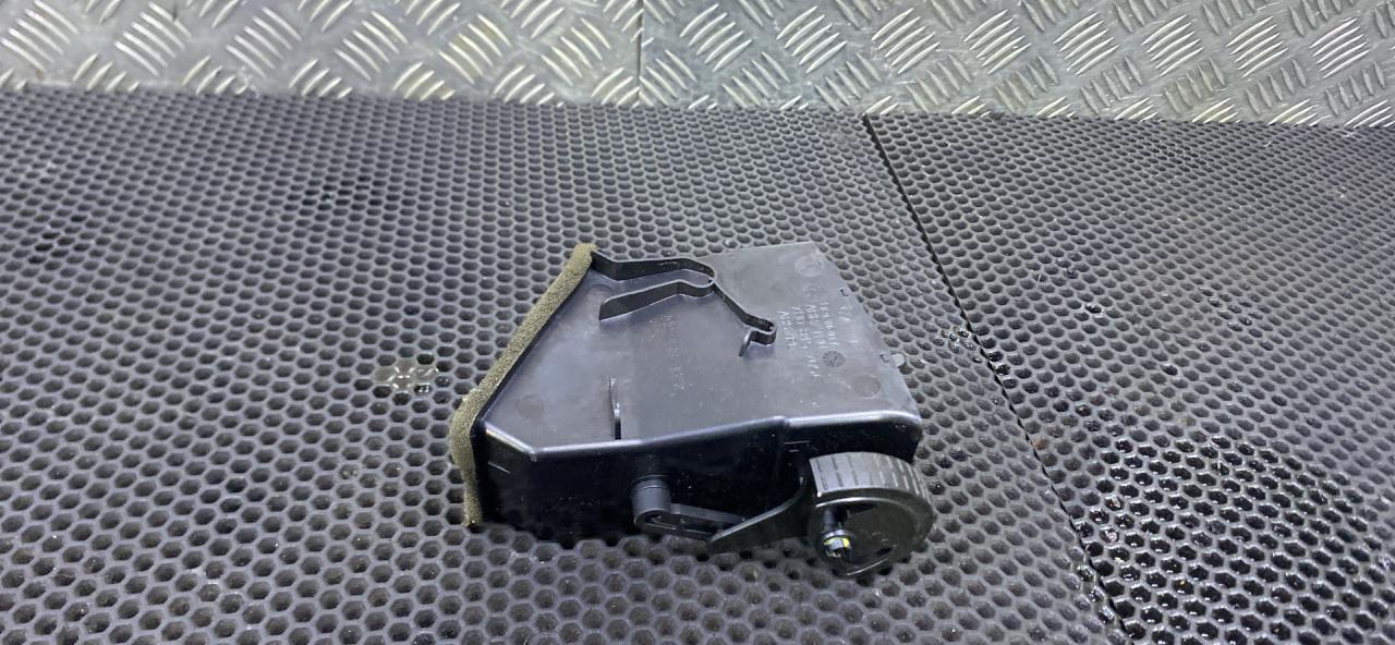 дефлектор обдува салона Volkswagen Transporter T5 (2003 - 2009), 7H0815705C - фото №1