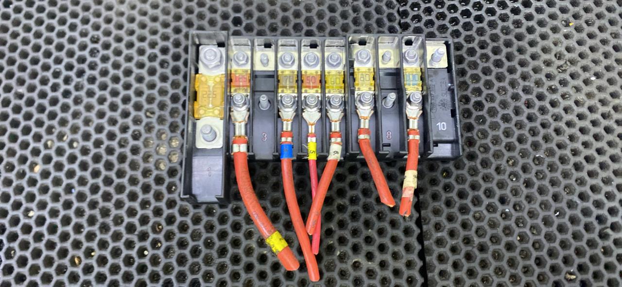 блок предохранителей Volkswagen Transporter T5 (2003 - 2009), 7H6970187FT - фото №1