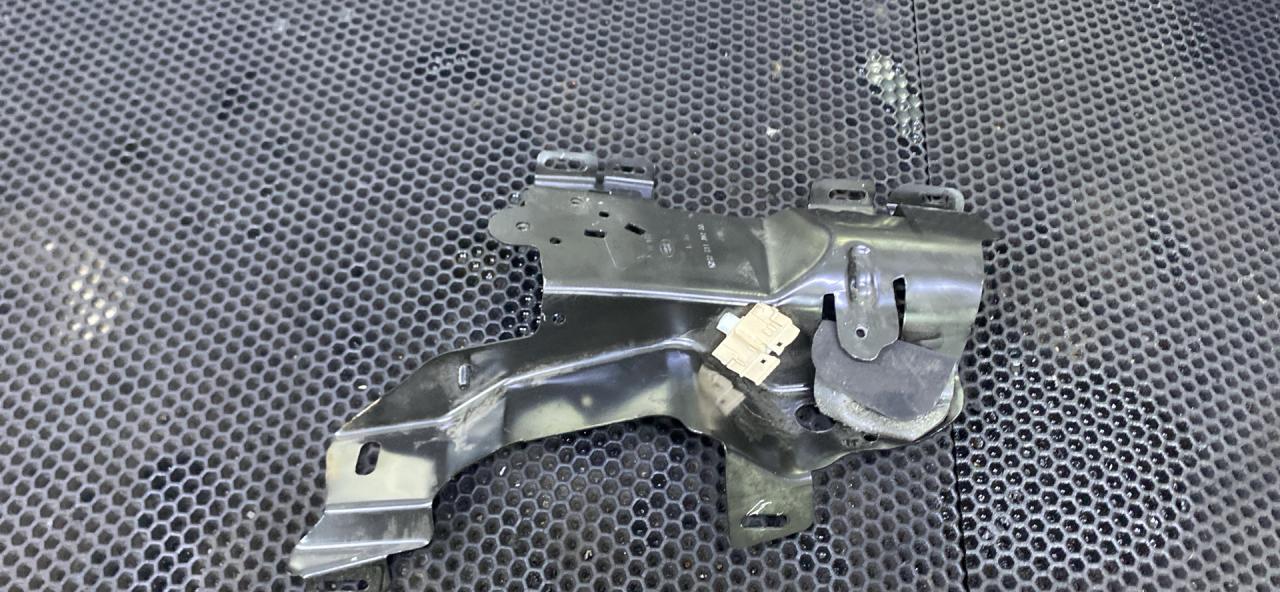 кронштейн (крепление) Land Rover Range Rover Sport 2 поколение 2014, GK62611J02AA - фото №1