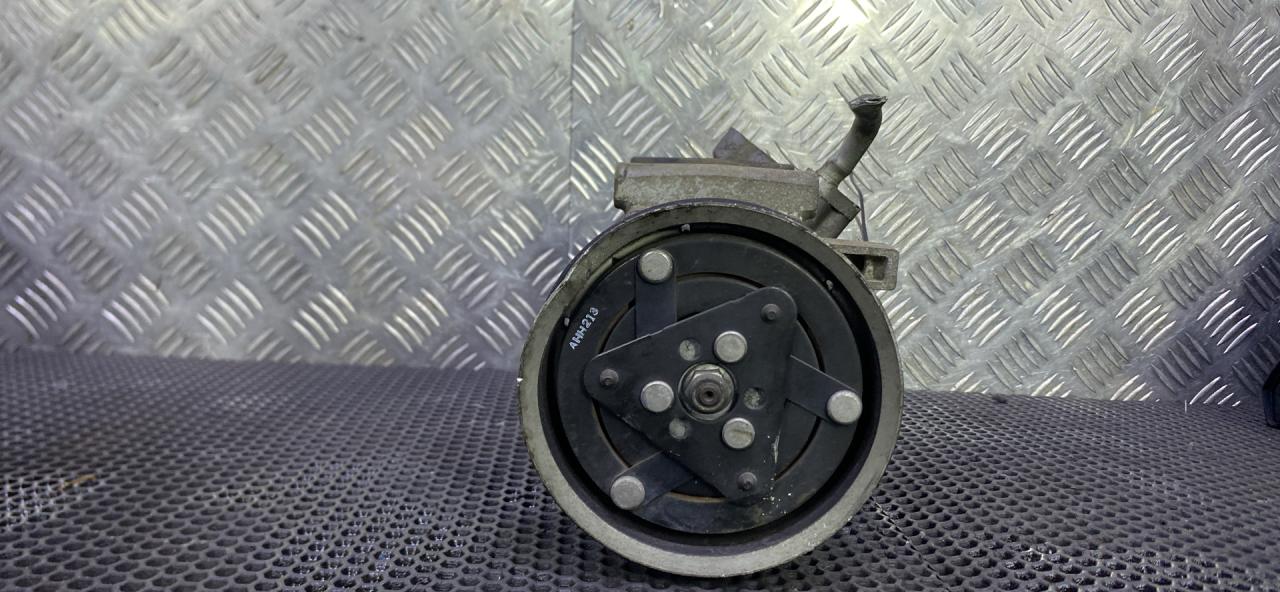 компрессор кондиционера Renault Kangoo 1 поколение (1997 - 2003), 8200866437 - фото №1