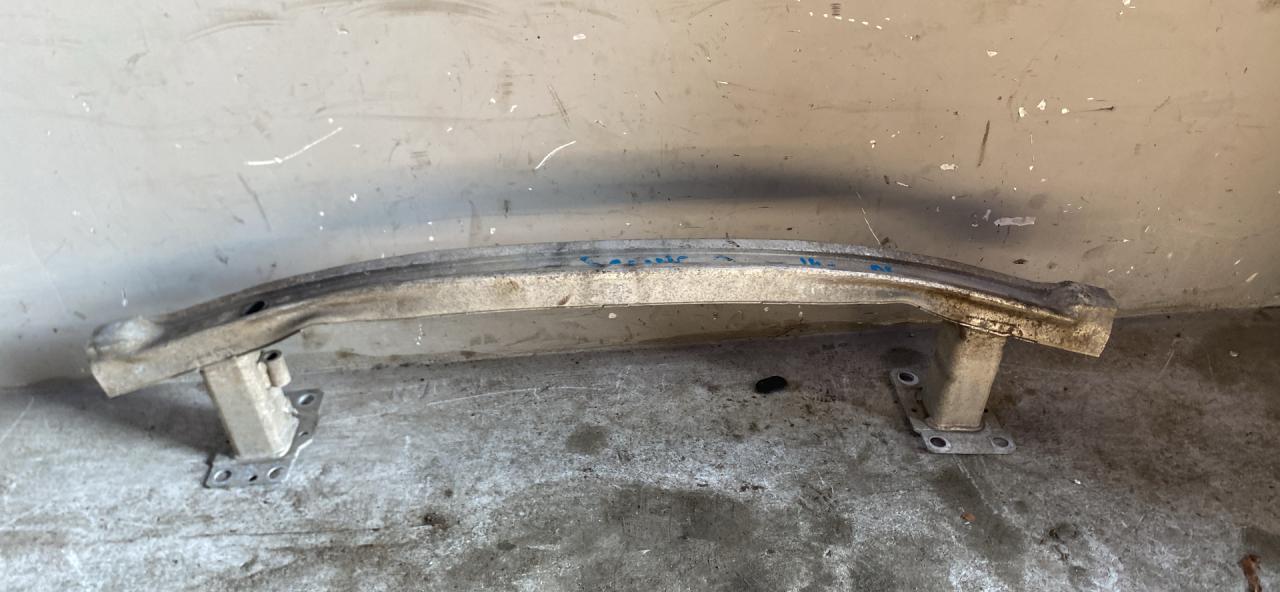 усилитель бампера переднего Renault Scenic 3 поколение (2009 - 2012), 752100015R - фото №1