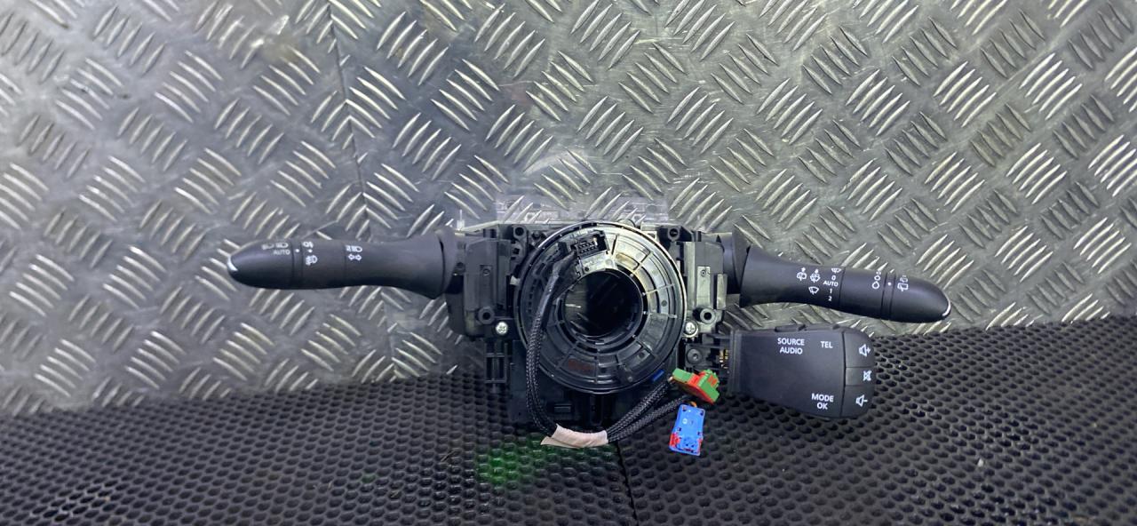 переключатель подрулевой (стрекоза) Renault Kadjar 1 поколение 2016, 255545857R - фото №1