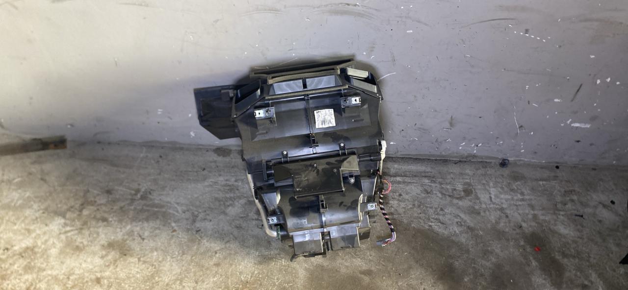 отопитель в сборе (печка) Renault Scenic 4 поколение (2016 - 2020), 272709700R - фото №1