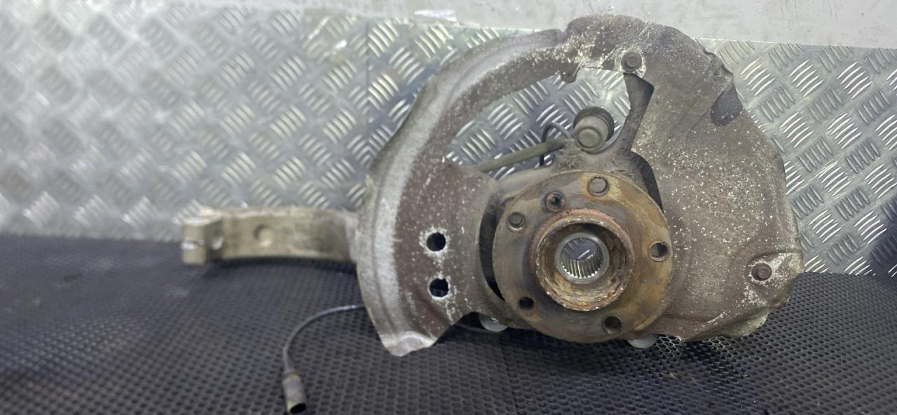 кулак поворотный правый BMW X5 F15 (2013 - 2018), 31216869870 - фото №1