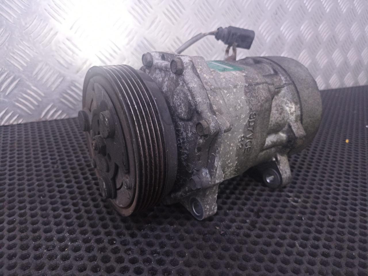 компрессор кондиционера Volkswagen Transporter T5 (2003 - 2009), 7H0820803F - фото №1