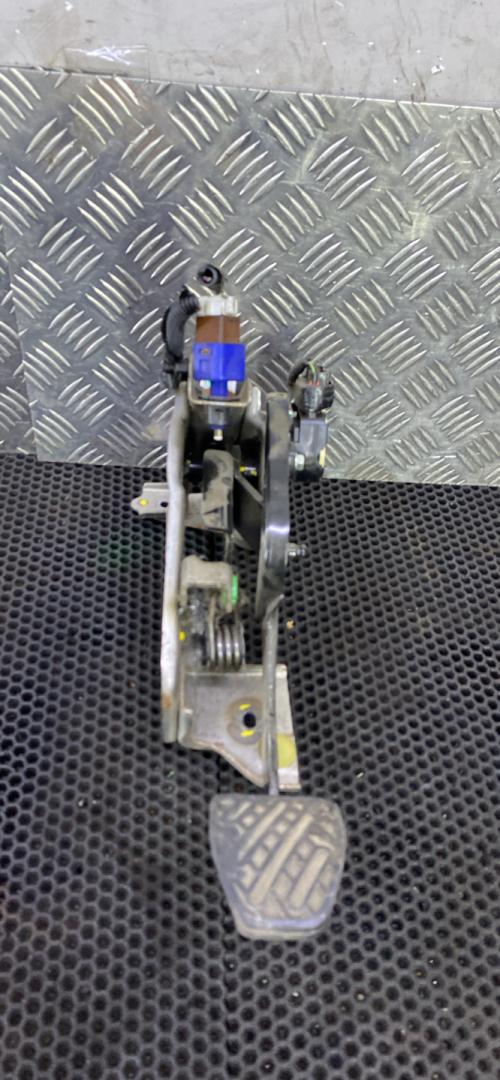 педаль сцепления Renault Koleos 1 поколение (2008 - 2011), 46503JY50B - фото №1