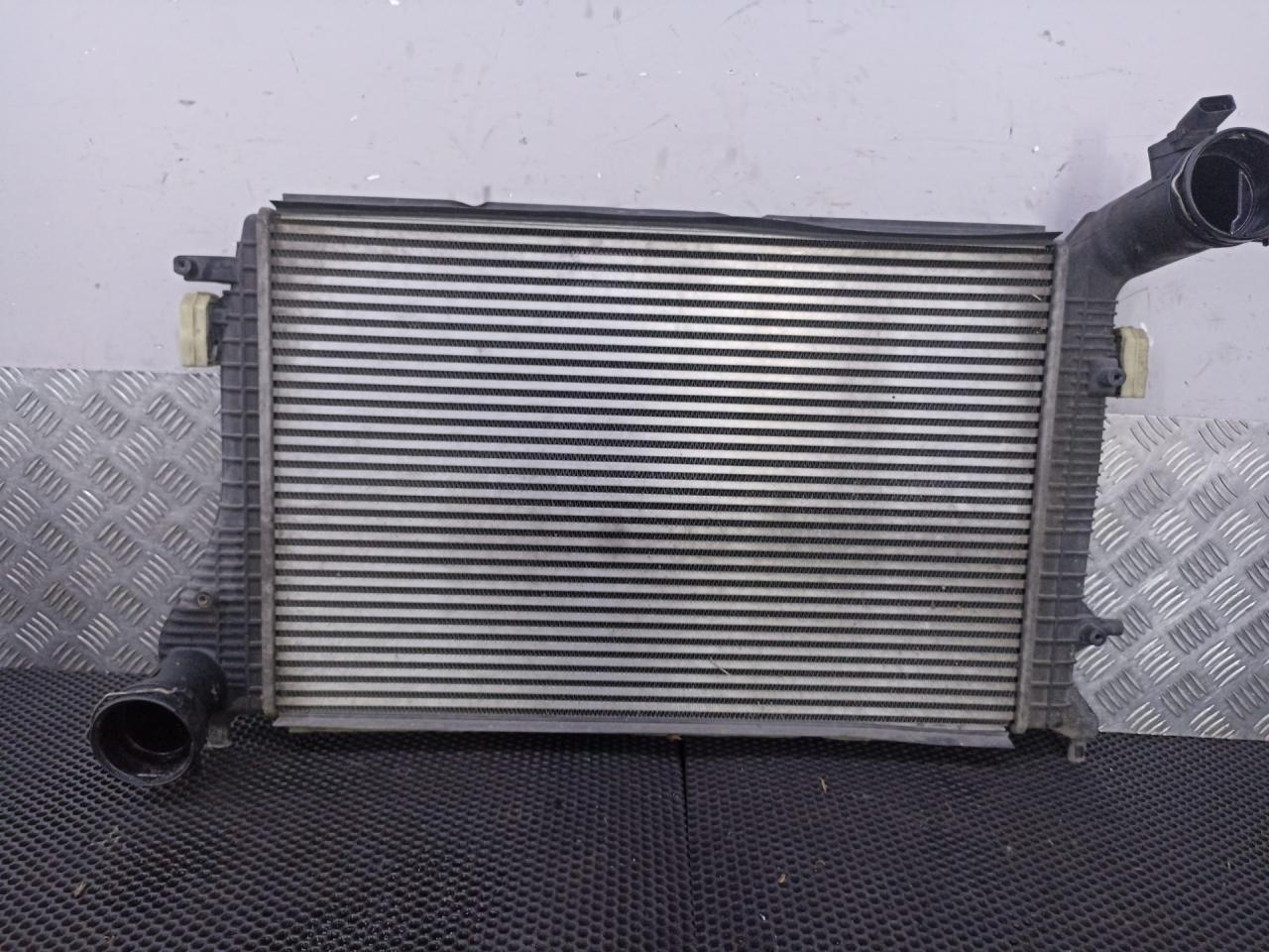 интеркулер Volkswagen Caddy 3 поколение 2008, 1K0145803AT - фото №1