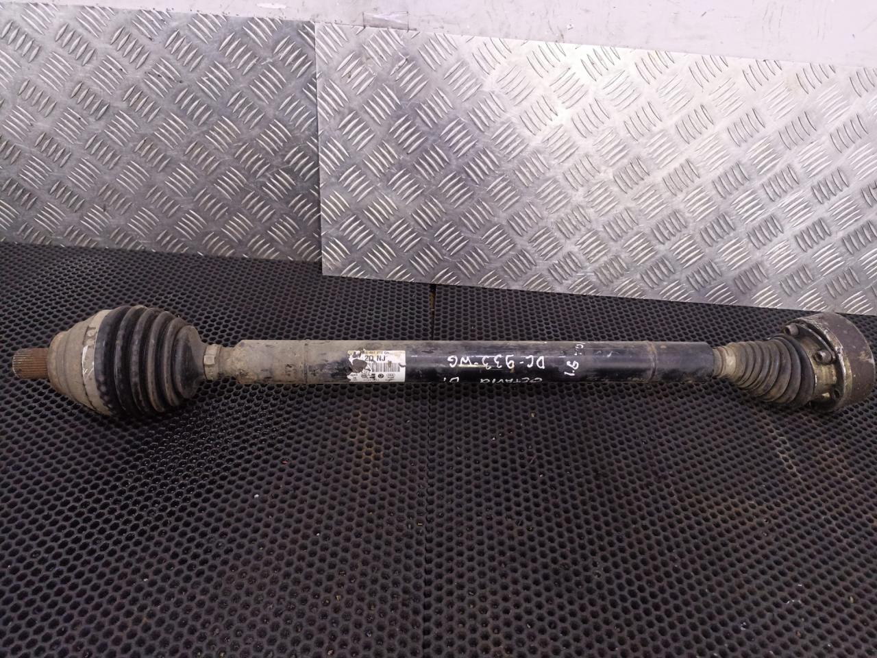 полуось передняя правая (приводной вал, ШРУС) Skoda Octavia 3 поколение (A7) 2014, 1K0407272QN - фото №1